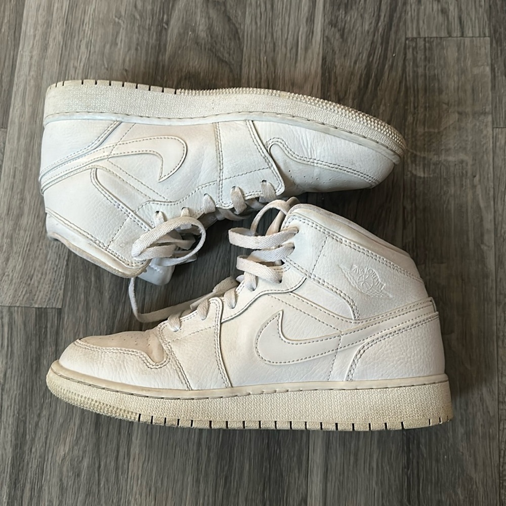 Jordan 1 mid all white